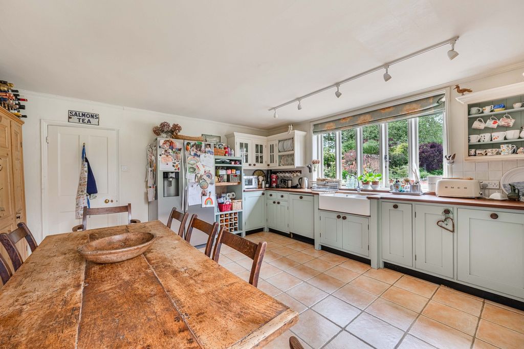 Property photo 2 of 33 Theoldmanor-Kitchen 6