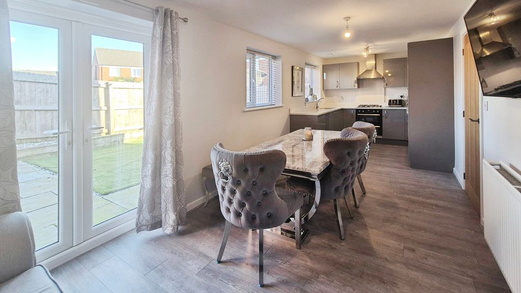 Property photo 3 of 25 B21F1Fb3-1000084263