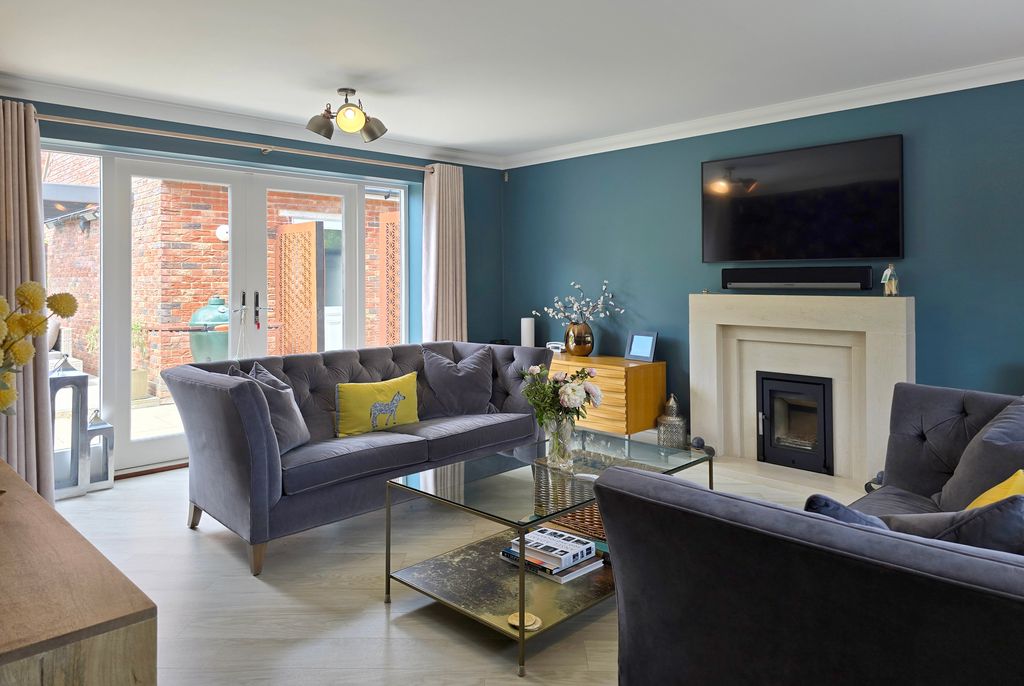 Property photo 3 of 18 Bh Sitting Room