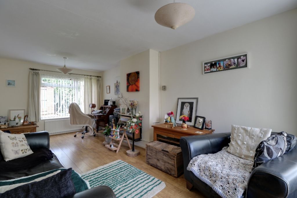 Property photo 2 of 11 Lounge