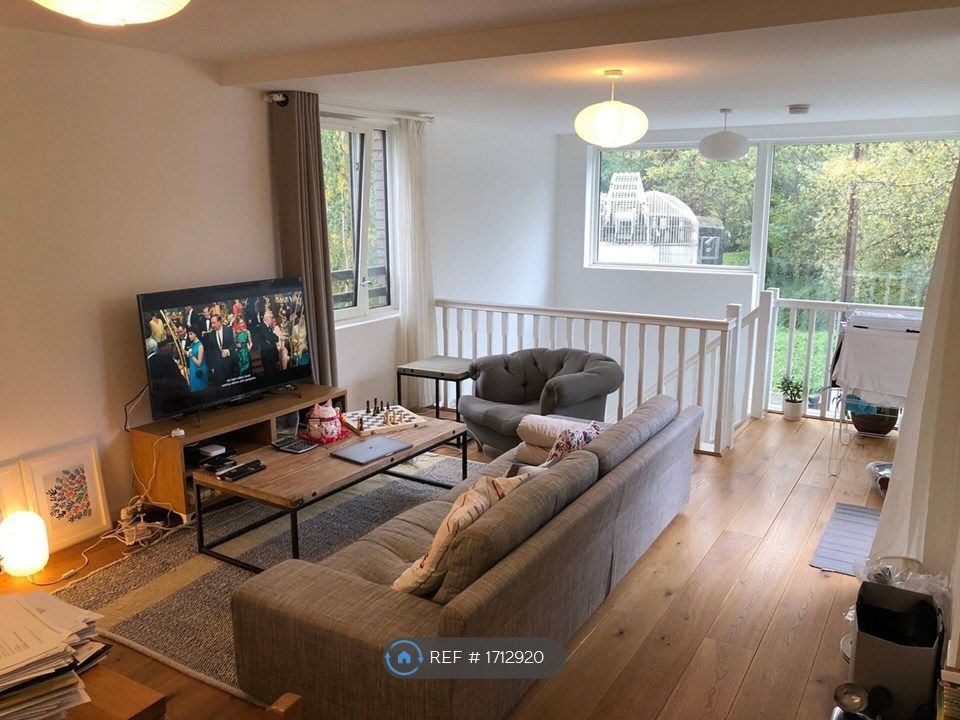 Property photo 2 of 35 Living Room