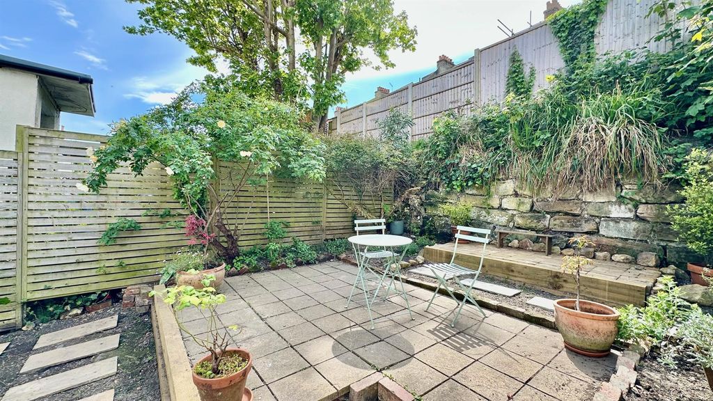 Property photo 3 of 41