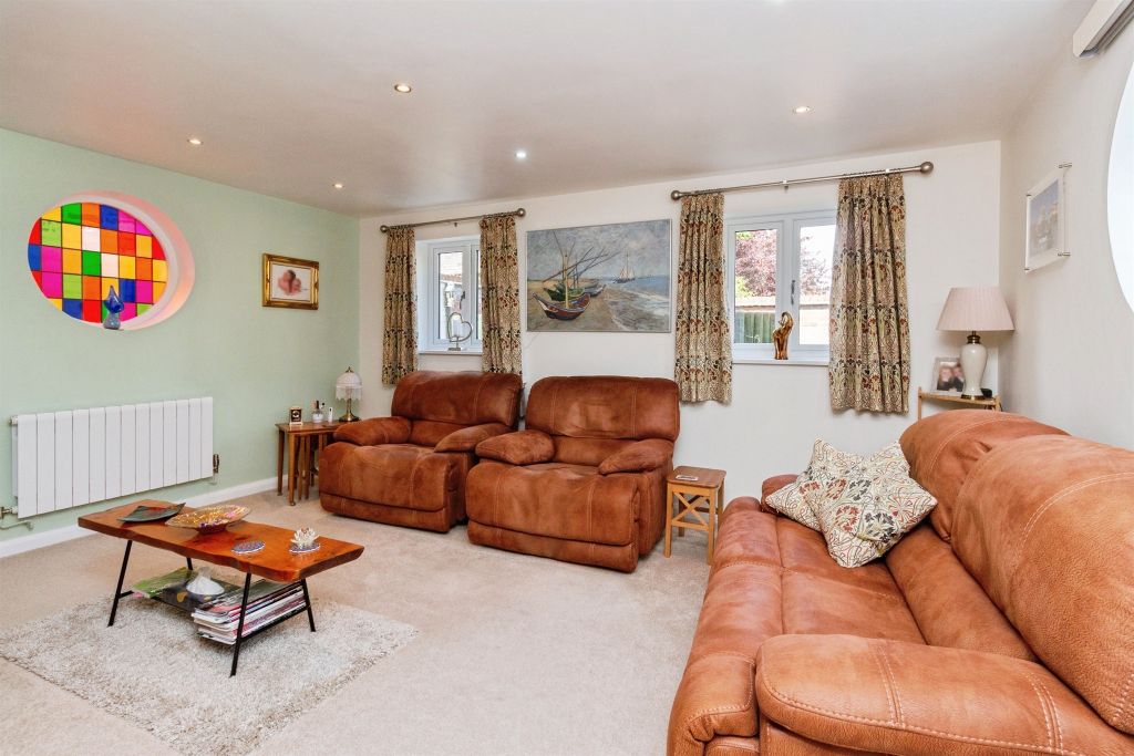 Property photo 3 of 12