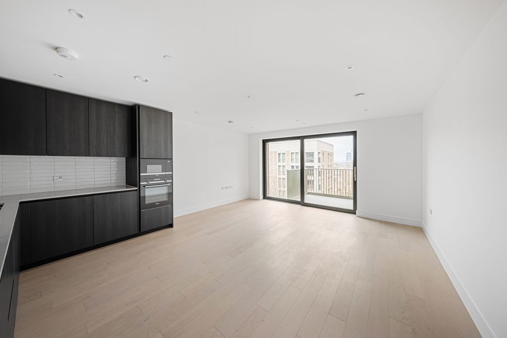 Property photo 1 of 8 Elephant Park-C60...