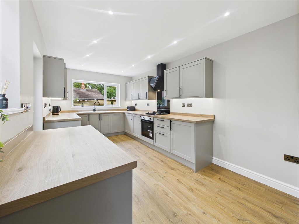 Property photo 2 of 25 Cam05476G0-Pr0024-Still008.Jpg