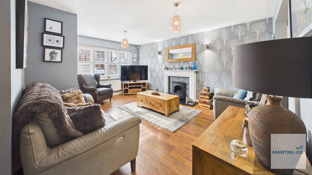 Property photo 3 of 28 Cam03663G0-Pr0240-Still018