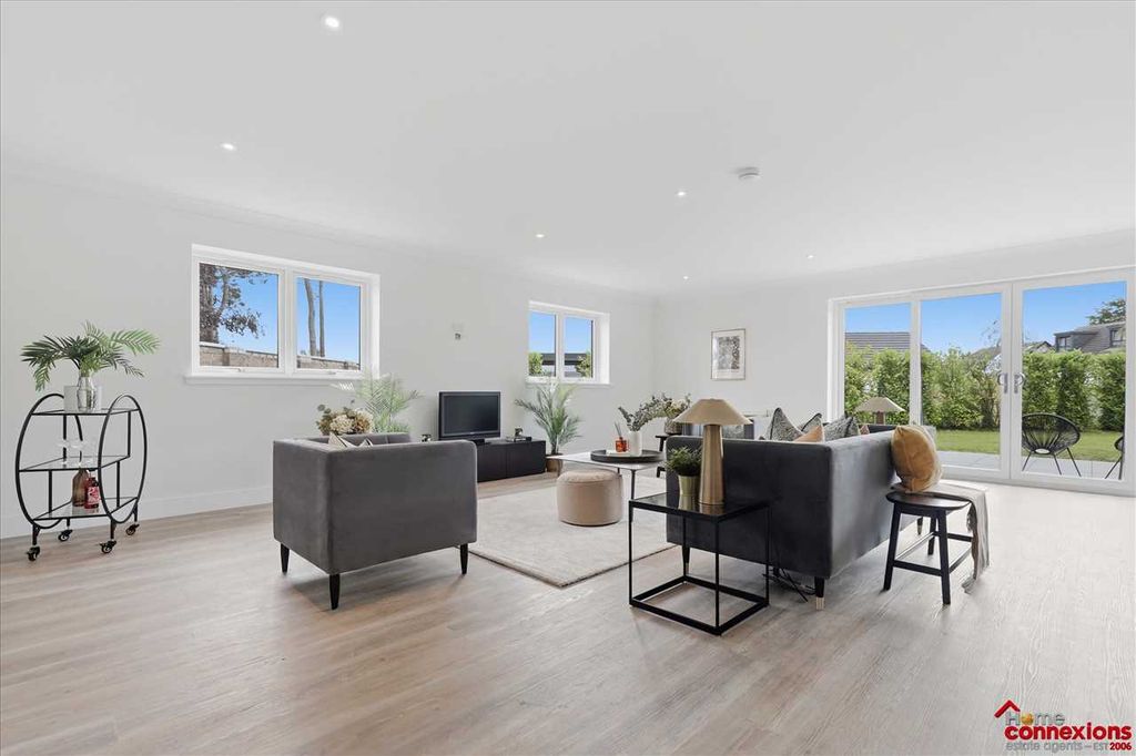 Property photo 3 of 33 Open Plan Lounge Dining & Kitchen (1)