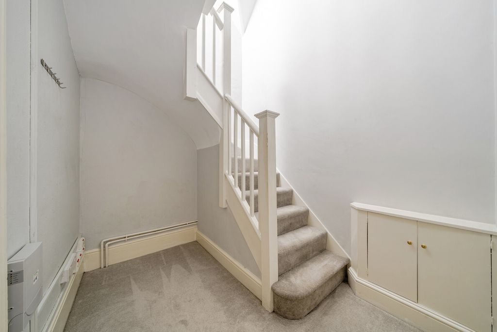 Property photo 3 of 12 1480104-2-6A300Bf...