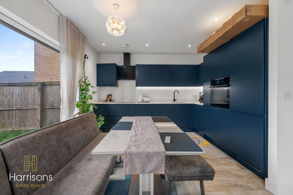 Property photo 3 of 28 4824785