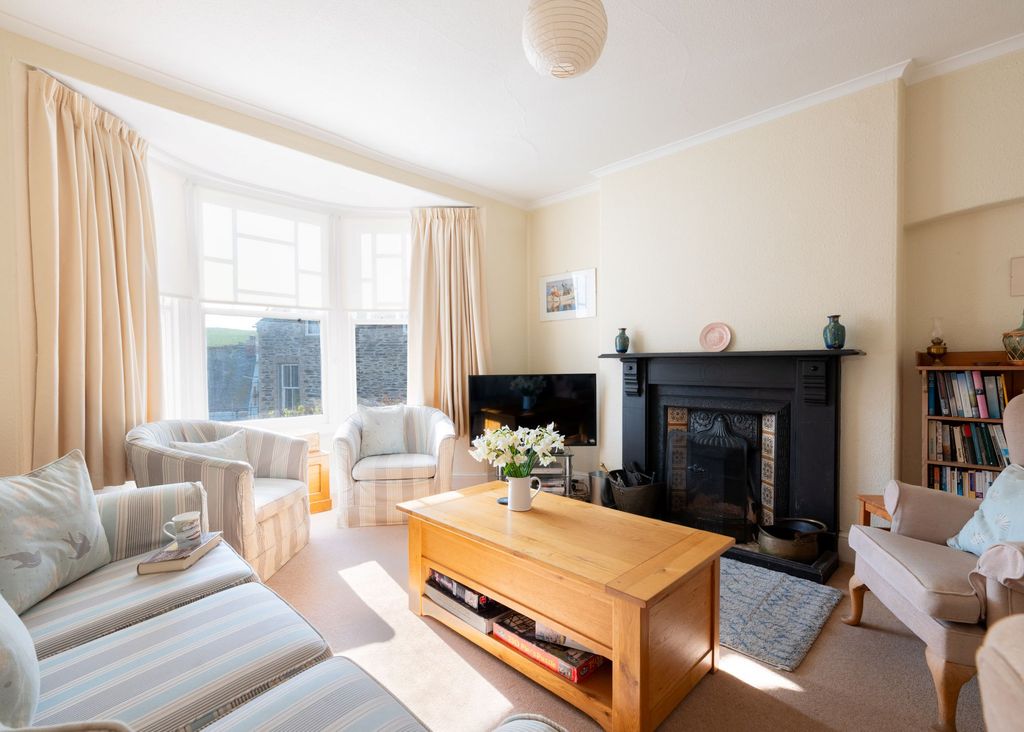 Property photo 3 of 19 67F8Deb76296c_Fore Street 75-19