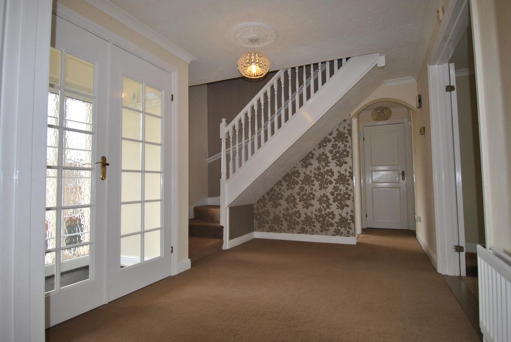 Property photo 2 of 20 Hallway