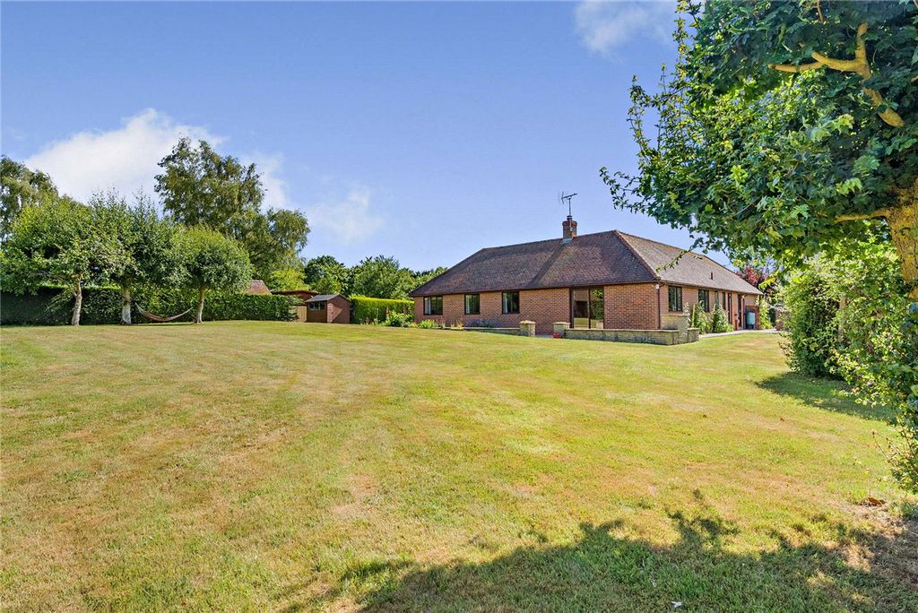 Property photo 2 of 28 Picture No. 04