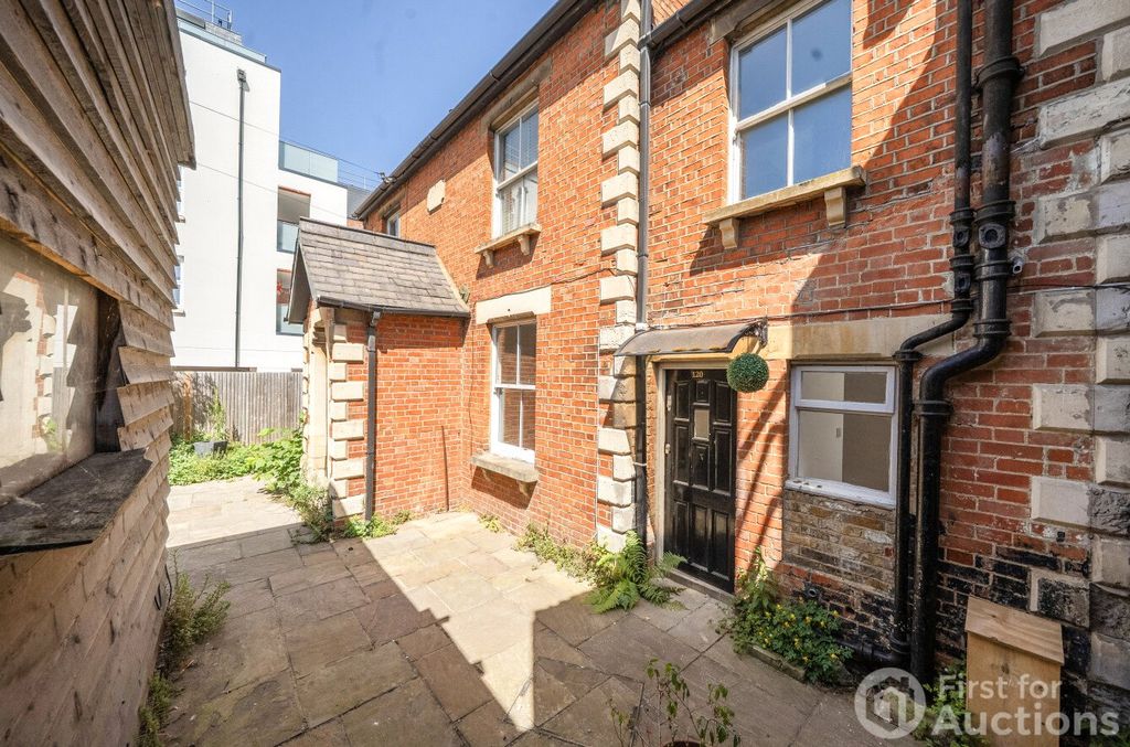 Property photo 2 of 15 Picture No. 02