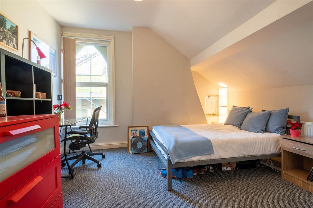 Property photo 3 of 7 Bedroom 2.Jpg