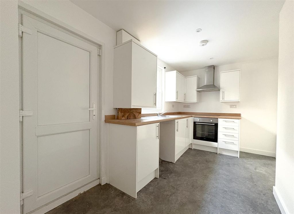 Property photo 2 of 19 Kitchen