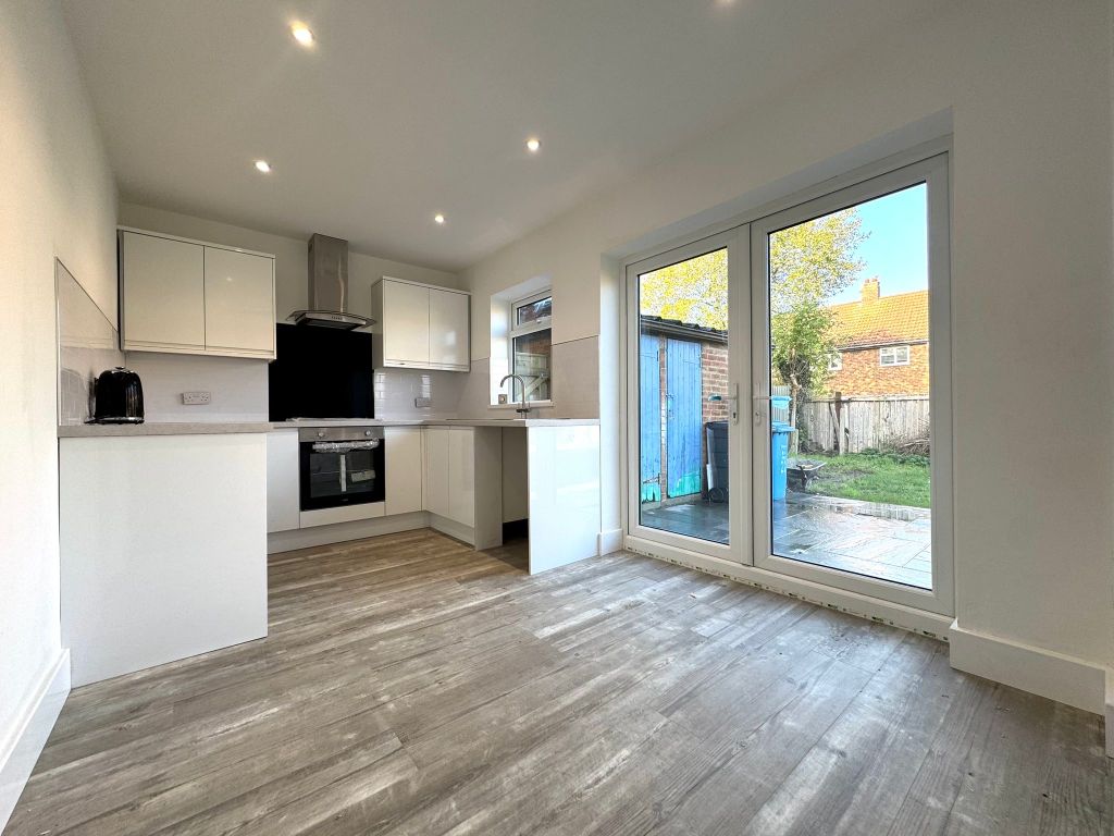 Property photo 2 of 9 Kitchen