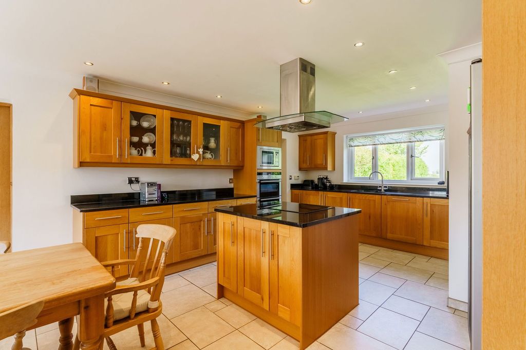 Property photo 2 of 42
