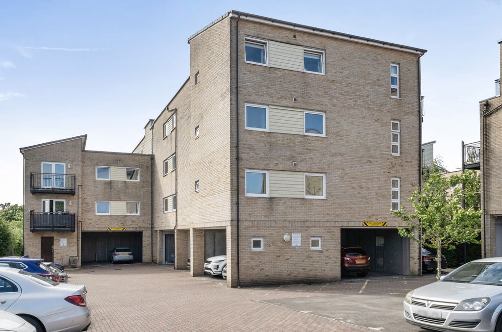 Property photo 1 of 8 1469276-8-6A2302A...