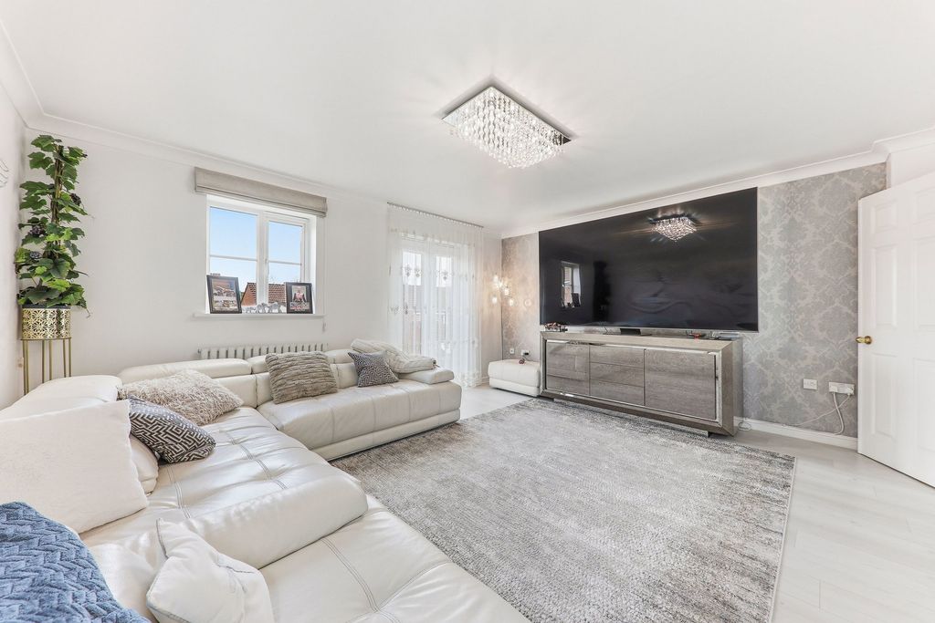 Property photo 2 of 25