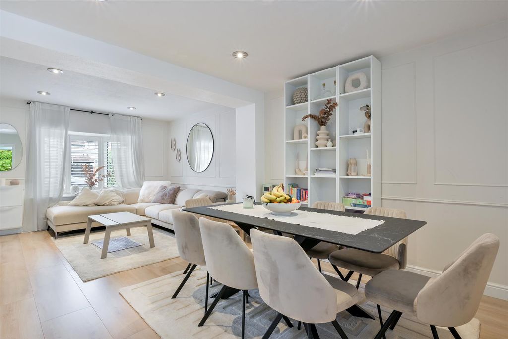 Property photo 3 of 16 Horton Hill (10).Jpg