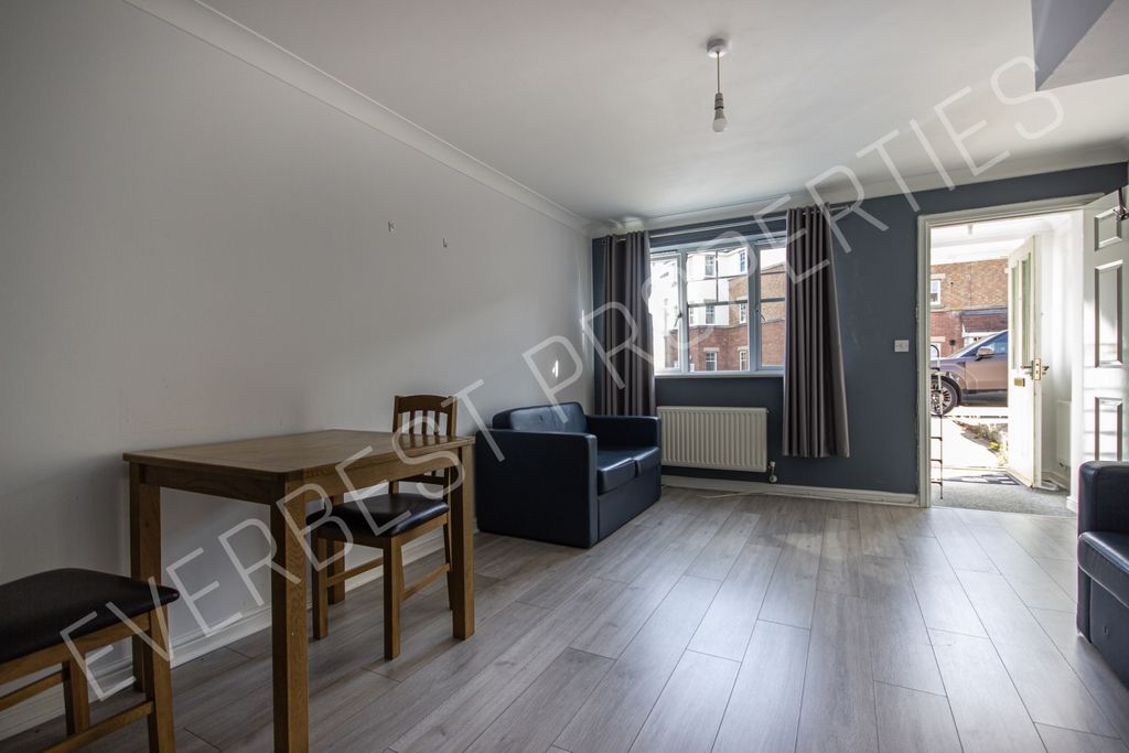 Property photo 2 of 13 2