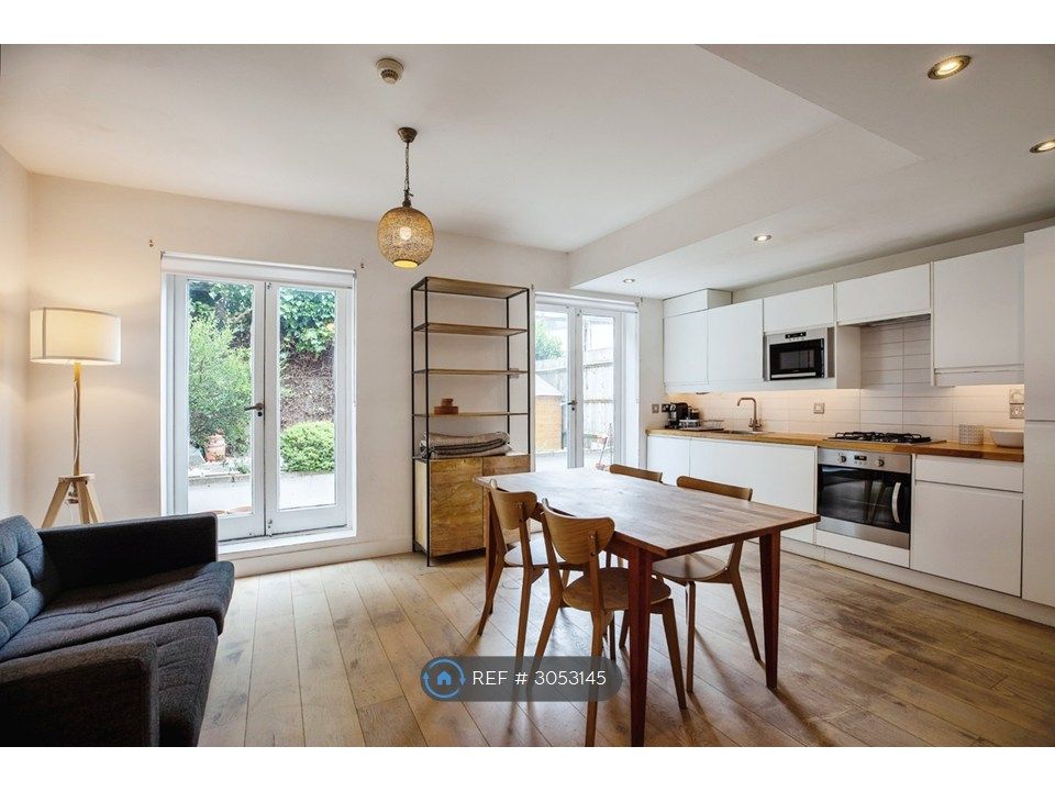 Property photo 2 of 12 Bright And Spacious Open Plan Living Area