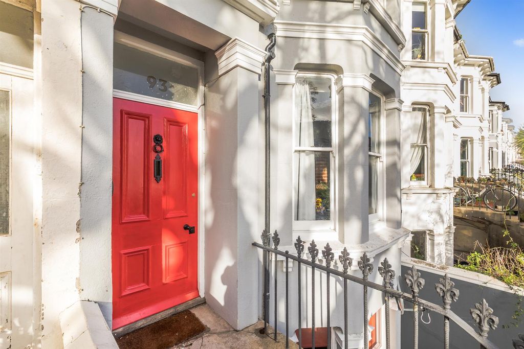 Property photo 3 of 29 Ditchling Rise, 93, Middle Flat-58.Jpg