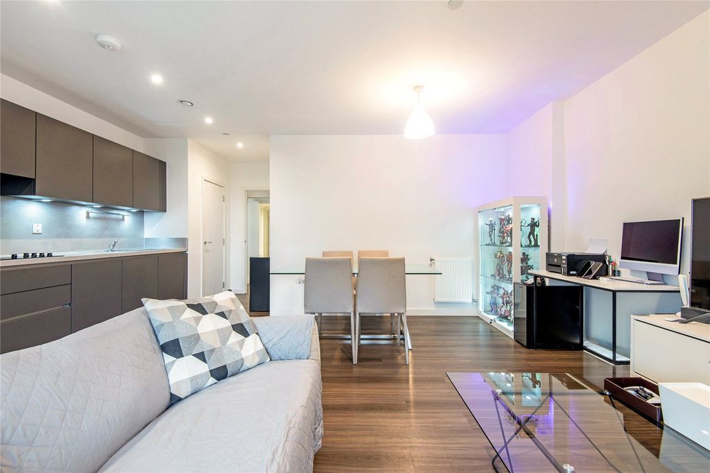 Property photo 3 of 12 Reception