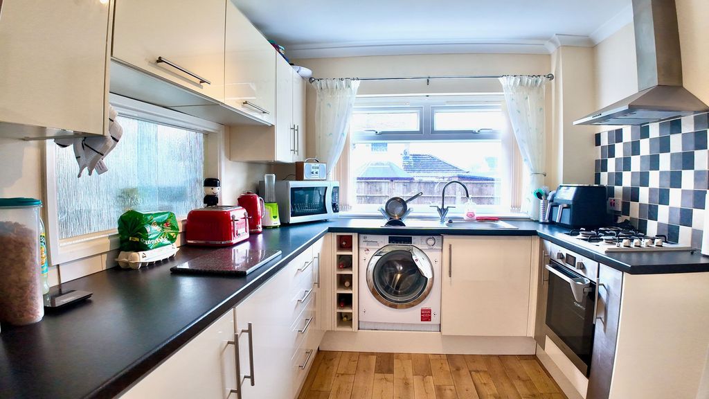 Property photo 3 of 29