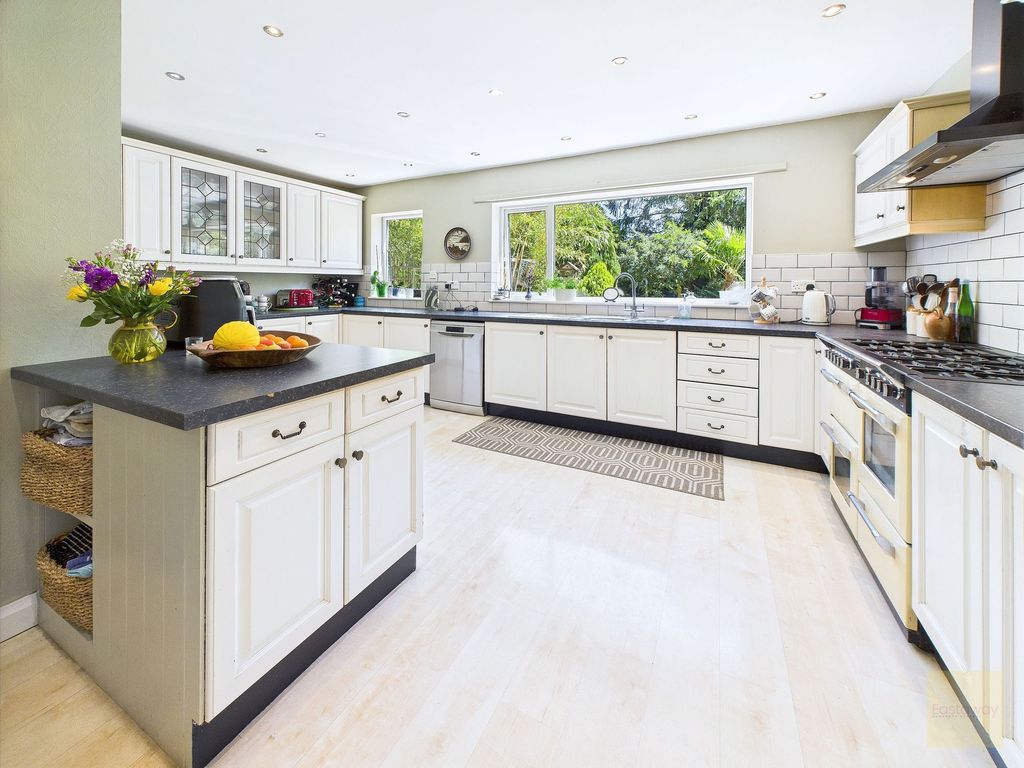 Property photo 2 of 22 Kitchen