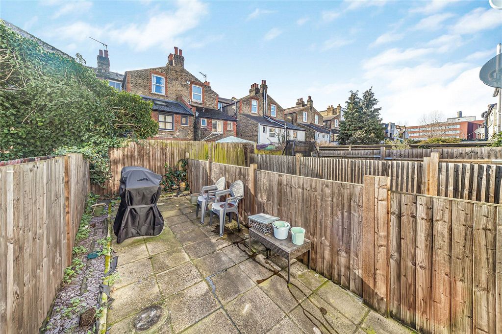 Property photo 3 of 11 Picture No. 12