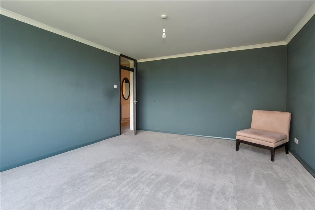 Property photo 2 of 11 Lounge