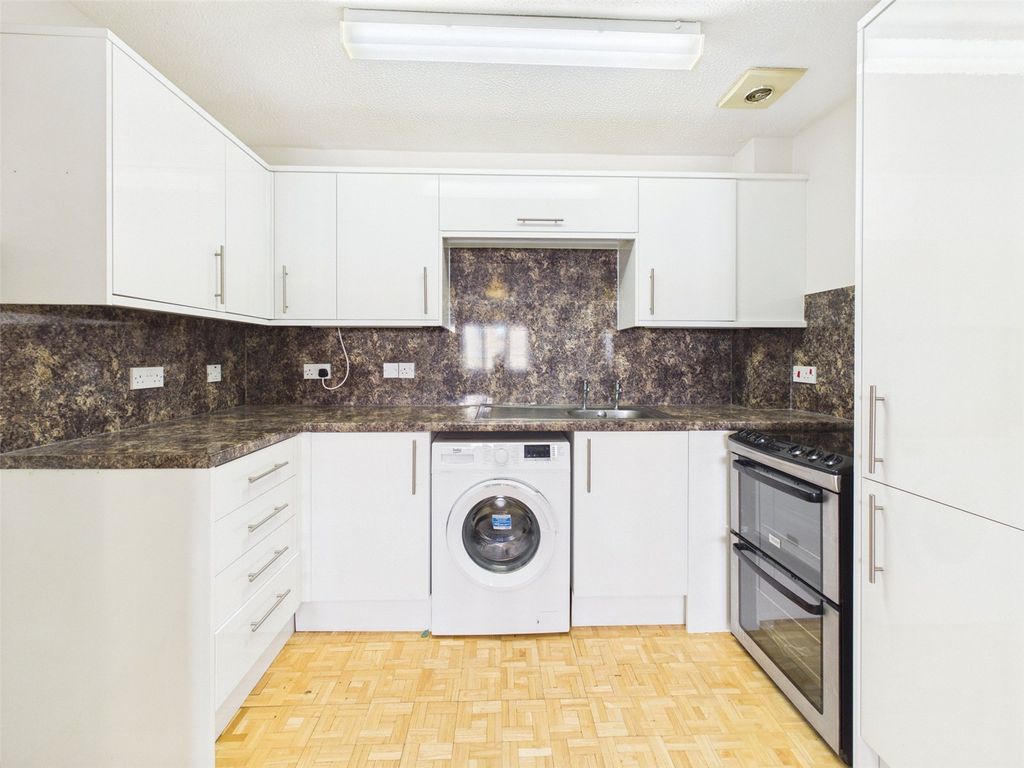 Property photo 3 of 18 Picture No. 06