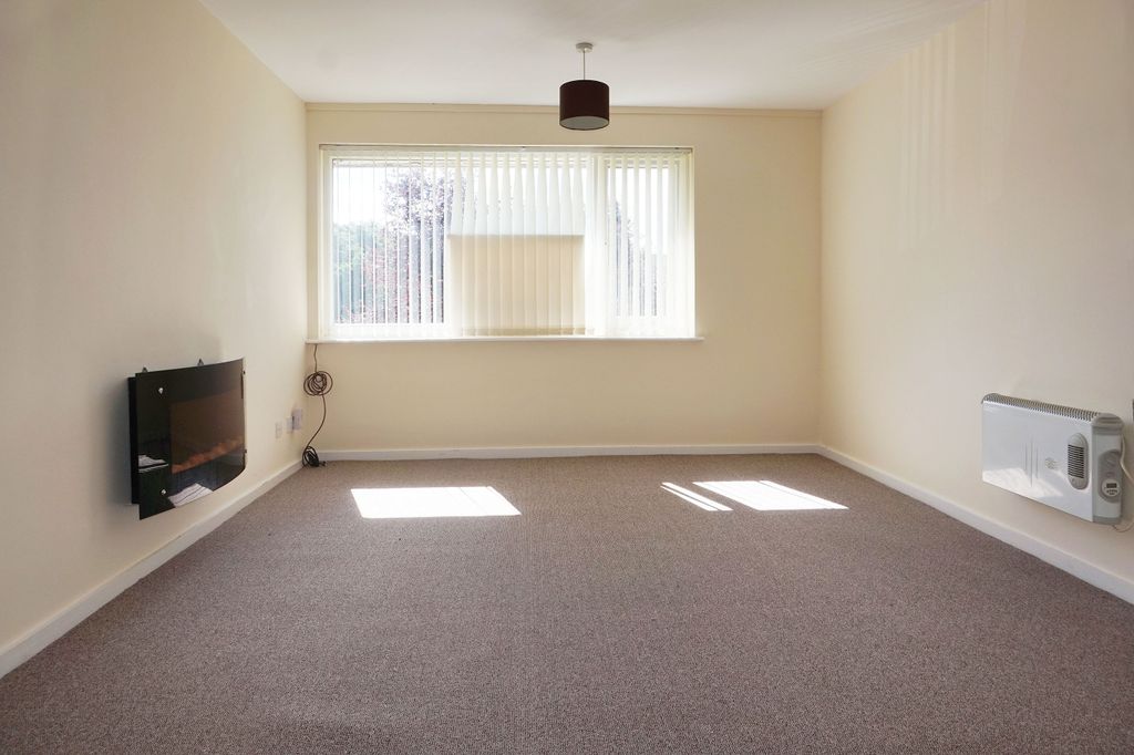 Property photo 2 of 8 Lounge