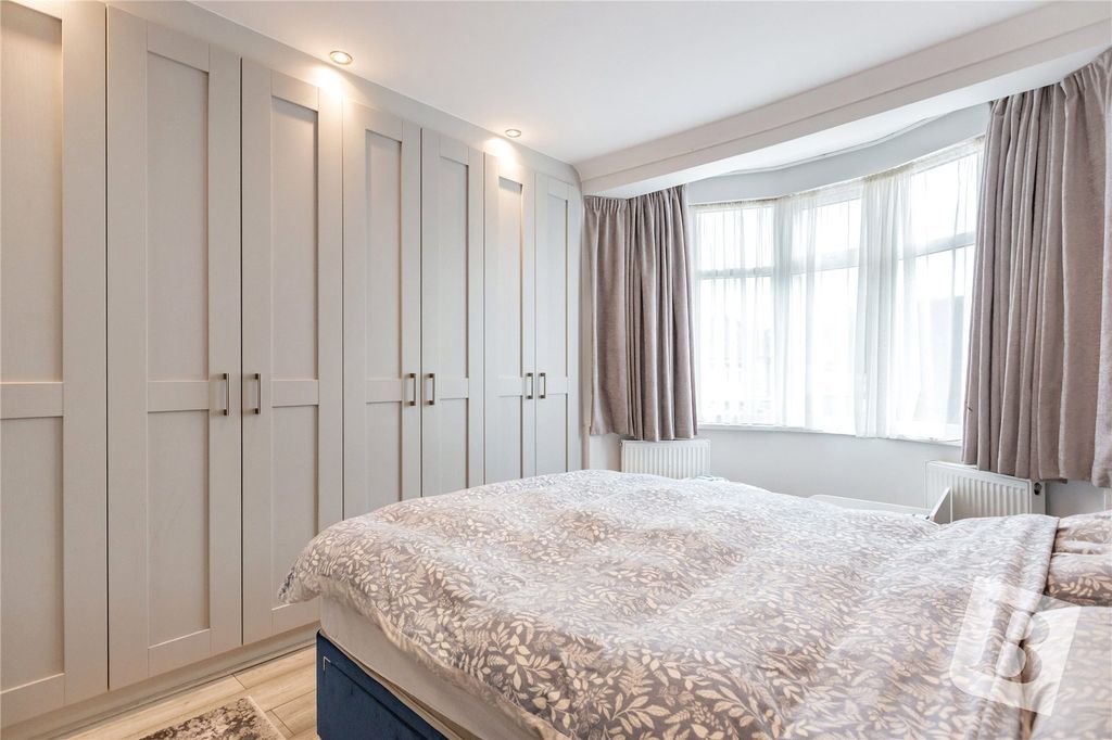 Property photo 3 of 16 Bedroom