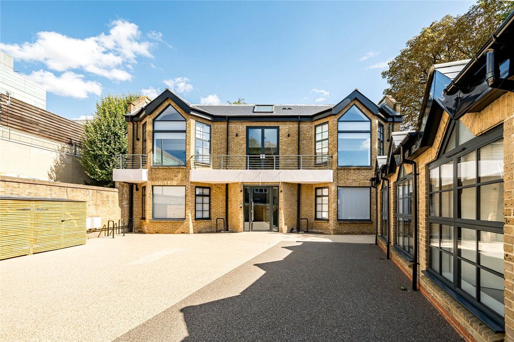 Property photo 2 of 18 Exterior