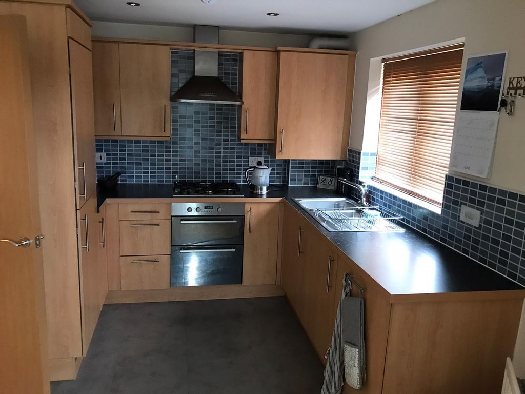 Property photo 2 of 9 Kitchen