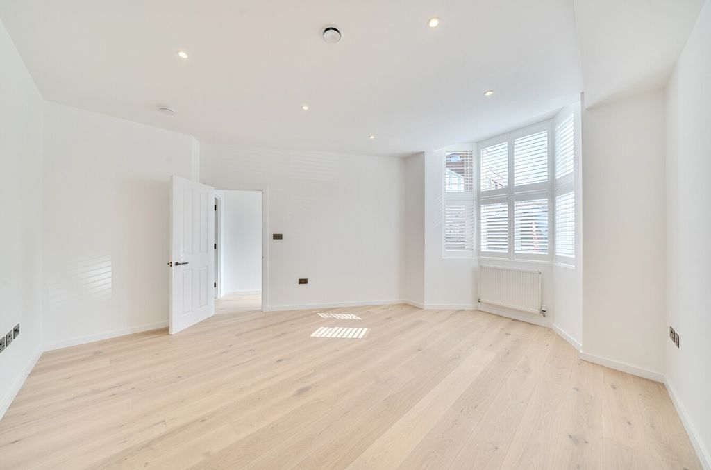 Property photo 2 of 19 1448020-4-69E74Fc...