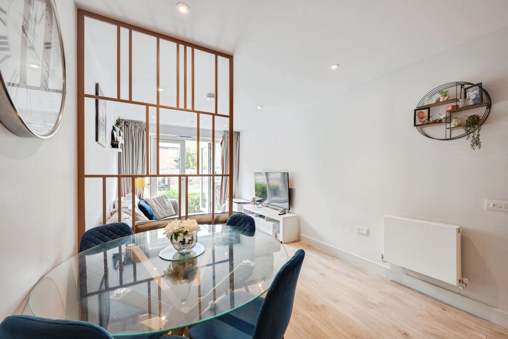 Property photo 3 of 14 Dining Area