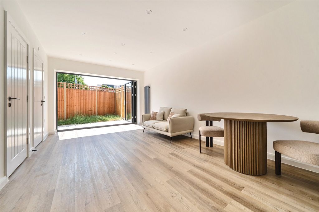 Property photo 2 of 21 Picture No. 27