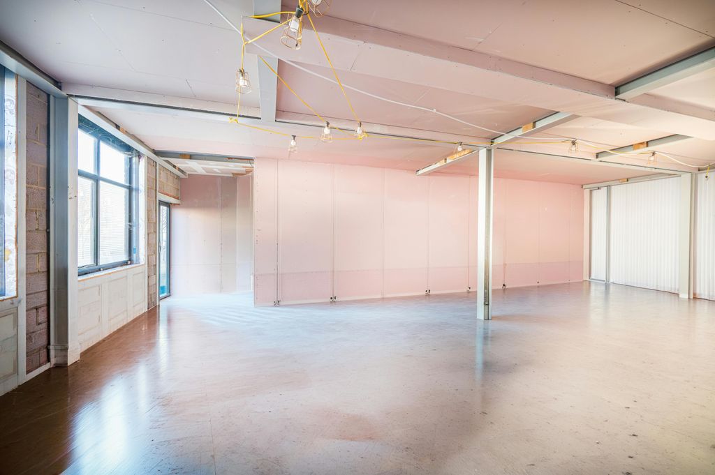 Property photo 3 of 8 Stenball Group Heywood Park49.Jpg