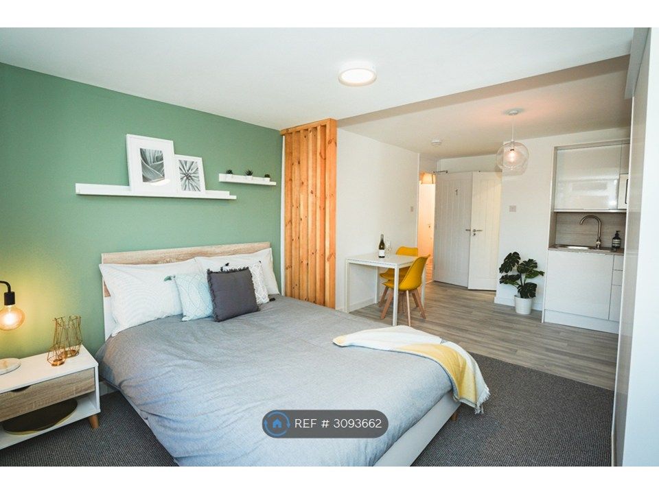 Property photo 1 of 9 Studio Room - Bedroom & Kitchenette