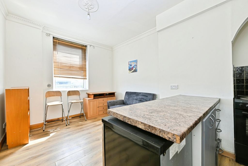Property photo 3 of 9 Pbox-Img.Jpg