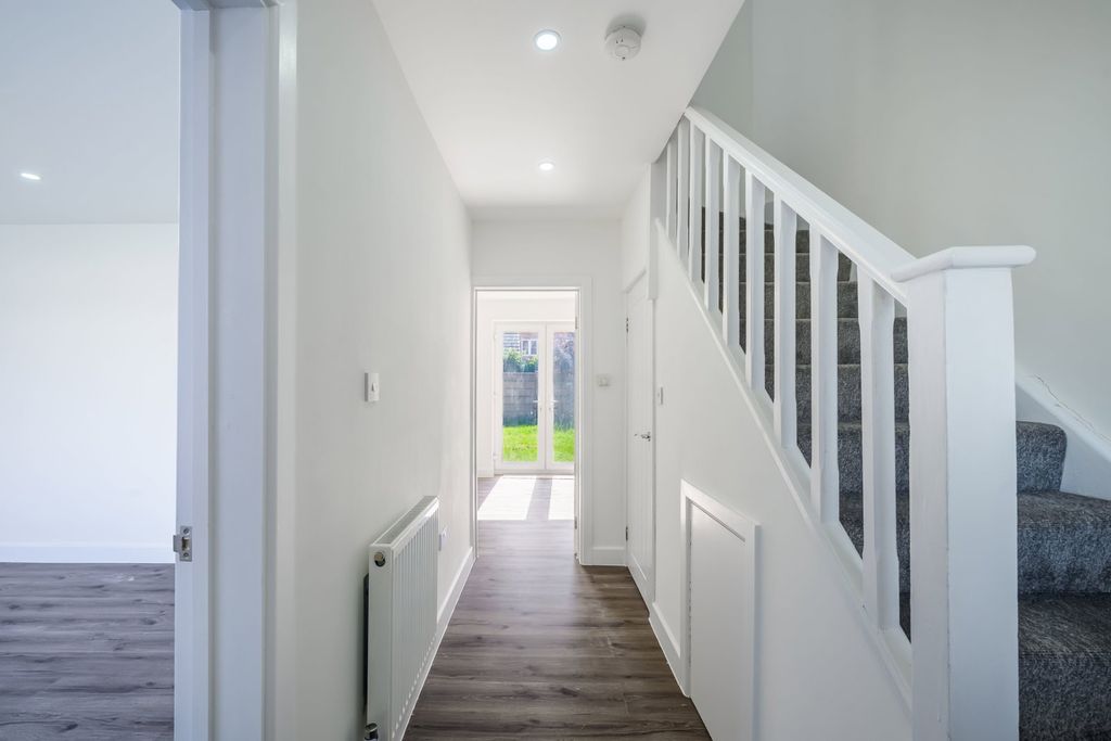Property photo 1 of 33