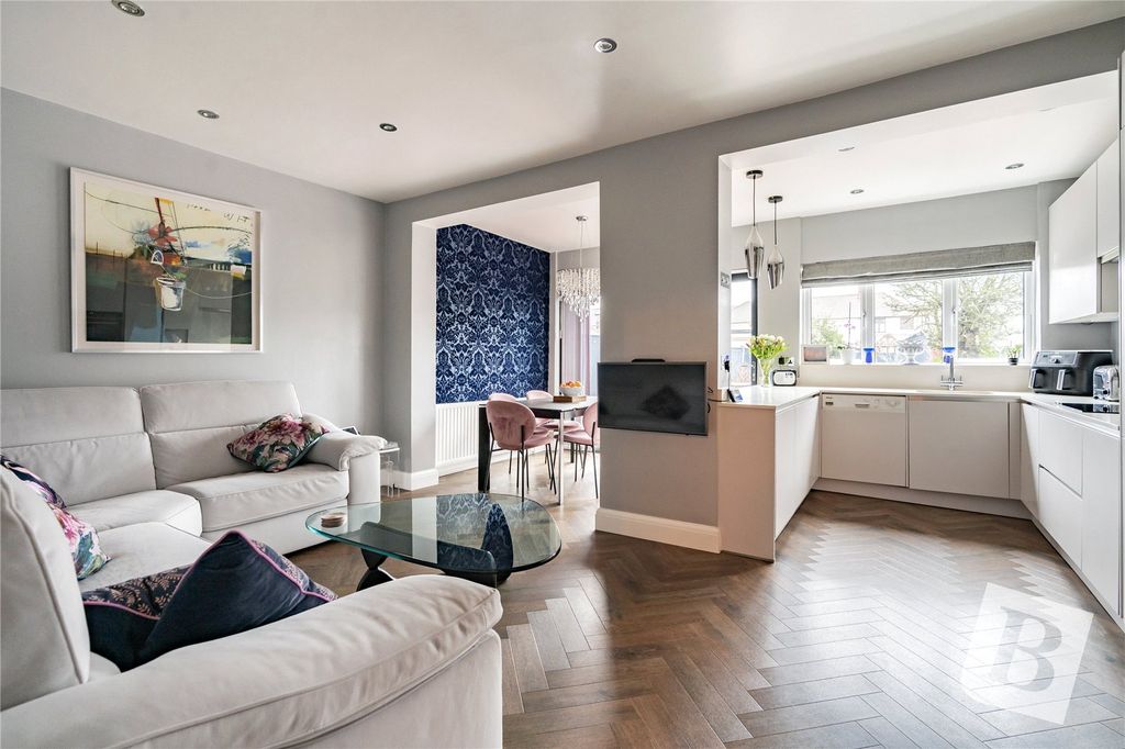 Property photo 3 of 17 Kitchen / Living Roo