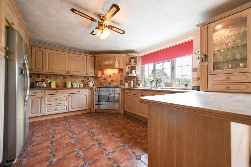 Property photo 3 of 39