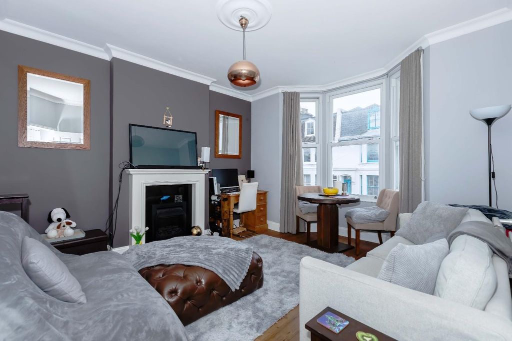 Property photo 3 of 11 Vere Rd.Jpg