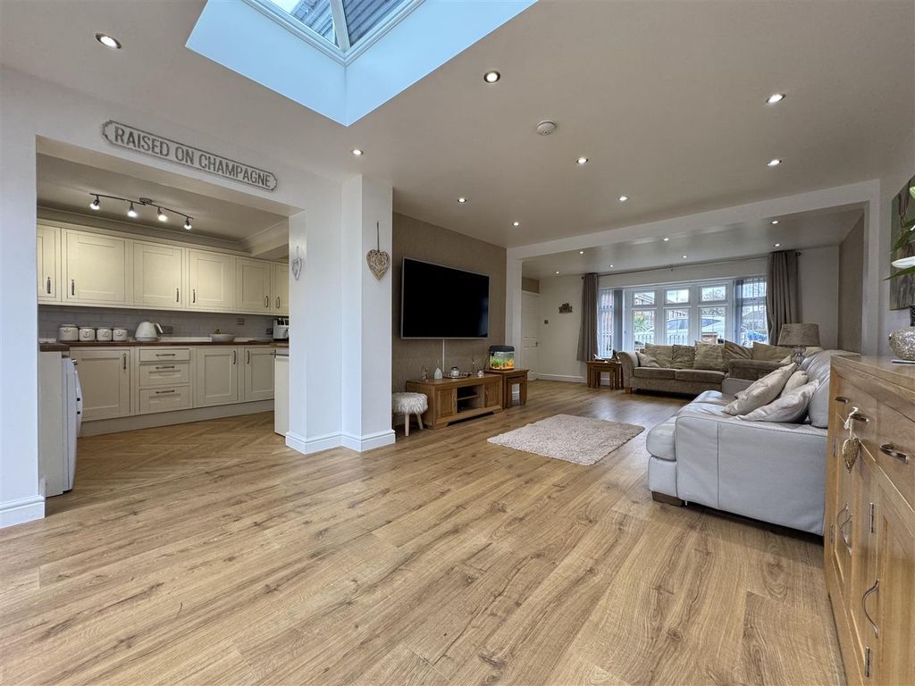 Property photo 3 of 51