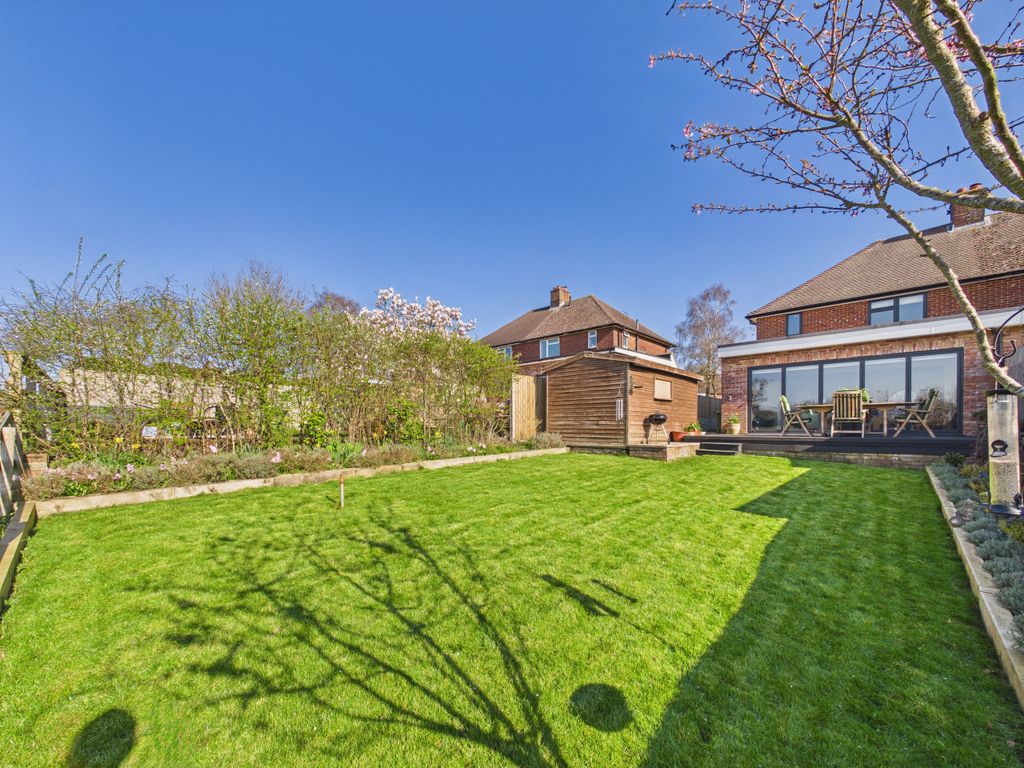 Property photo 3 of 15 Cam01354G0-Pr0690-Still006