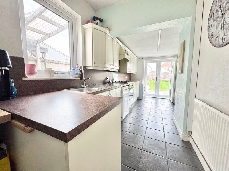 Property photo 3 of 20 Kitchen